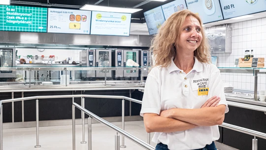 Húsimádóként szoktatná le a húsról a magyarokat – interjú Sánta Krisztinával, a budaörsi IKEA Food menedzserével