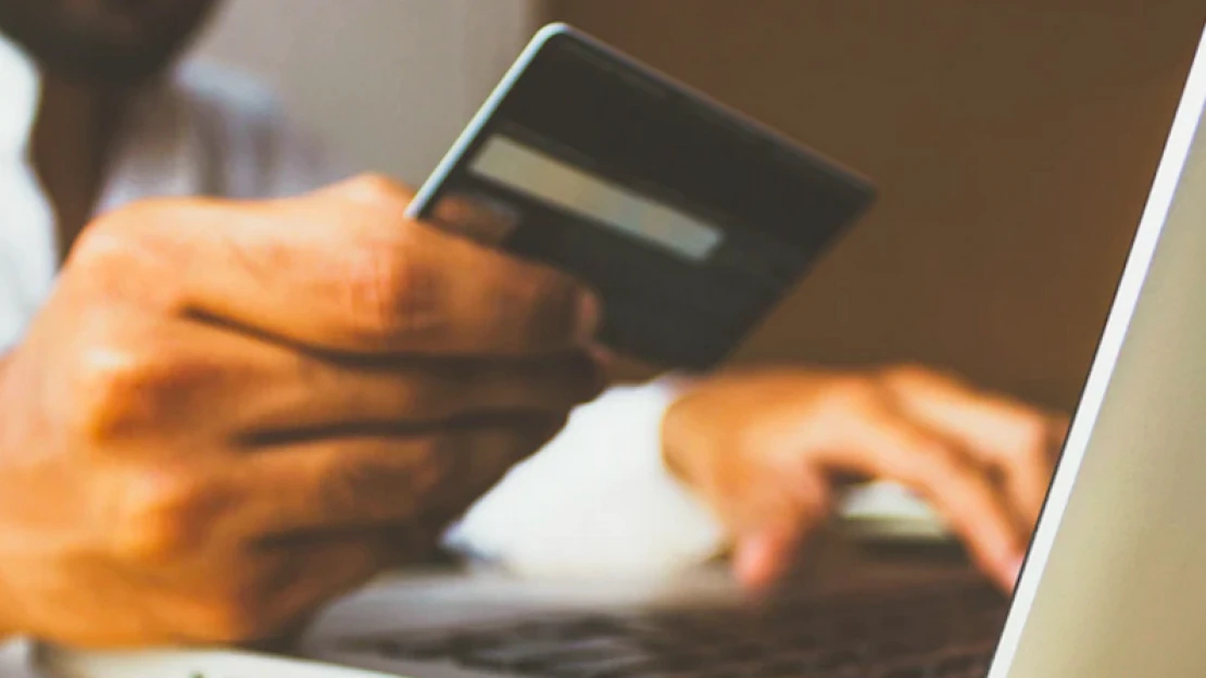 Változik az online kereskedelem: megszűnő adókedvezmény, kötelező magyar áfa