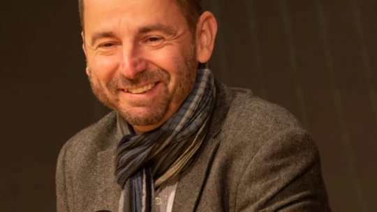 Grecsó Krisztián folyton úton van, de sosem ér a városba – megjelent a Forbes Urban