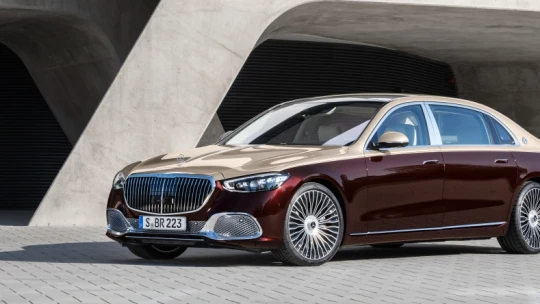  Kínában csak úgy kapkodják a Daimler 50 milliós (vádlimasszírózós) luxusautóját