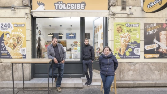 Tölcsibe