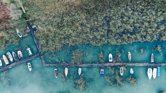 A Várnegyed után a Balaton partján tüntettek el ikonikus épületet, nagy fejlesztés készül Füreden