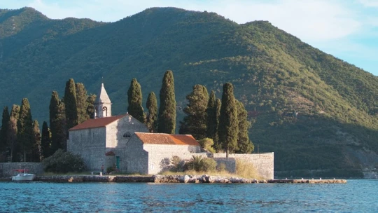 Súlyos recesszió és bizonytalan kilábalás – 2020 tíz csapása Montenegróra