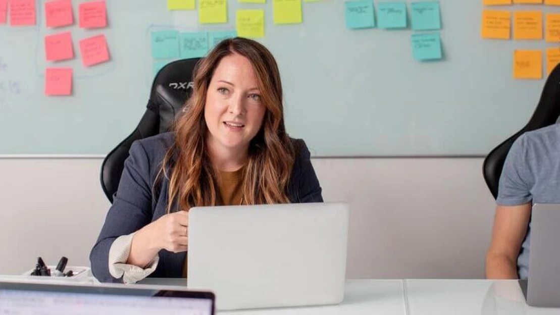 Repedések az üvegplafonon: a középvezetői szinteken javul a tendencia