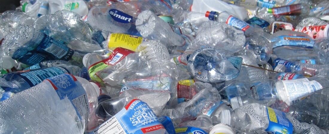 Vírushatás: legalább kevesebb műanyagba csomagolt vizet iszunk