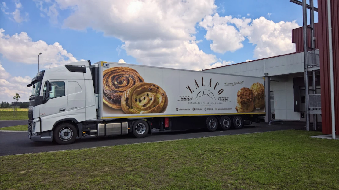 Akvizíciók és tőzsdére lépés