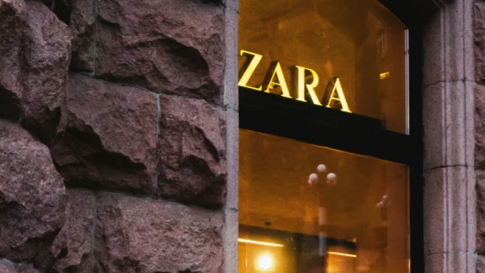 Visszavonul a divatkirály, lánya veszi át a birodalmat