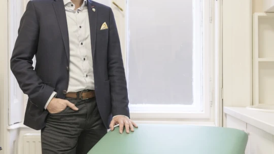 Egy professzor mindig bekopogtatott