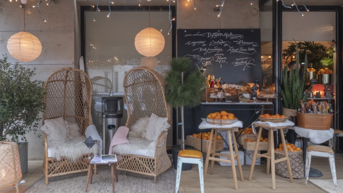 A dobozokban tombol a love