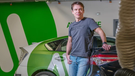 Az autóipar jövője lehet, ahogy kocsit épít a Sony-val, Tesla-részvényt nem venne – interjú Kishonti Lászlóval