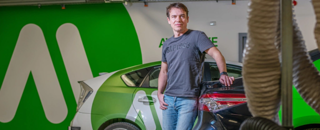 Az autóipar jövője lehet, ahogy kocsit épít a Sony-val, Tesla-részvényt nem venne – interjú Kishonti Lászlóval