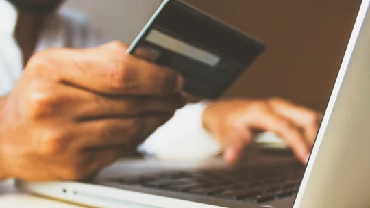 Még akadozik a biztonságosabb online bankkártyás fizetés