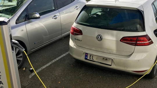 Bajban az egyik legfontosabb autógyártó, súlyos lépéseket fontolgat