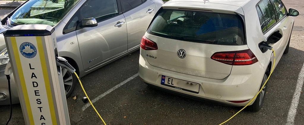 Tisztán elektromos járművekre áll át a Volkswagen