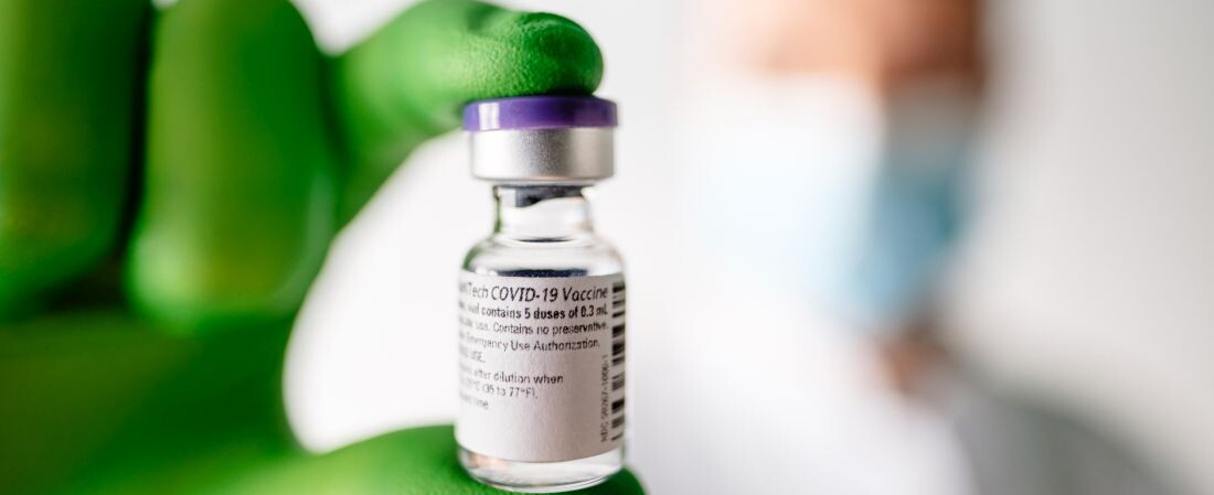 Váratlan hír: kezdődik a Pfizer omikron-vakcinájának tesztelése