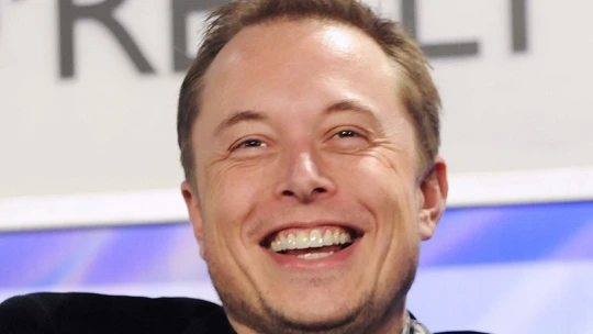 Üzengetéssel és sírva röhögős emojikkal ment egymásnak Jeff Bezos és Elon Musk