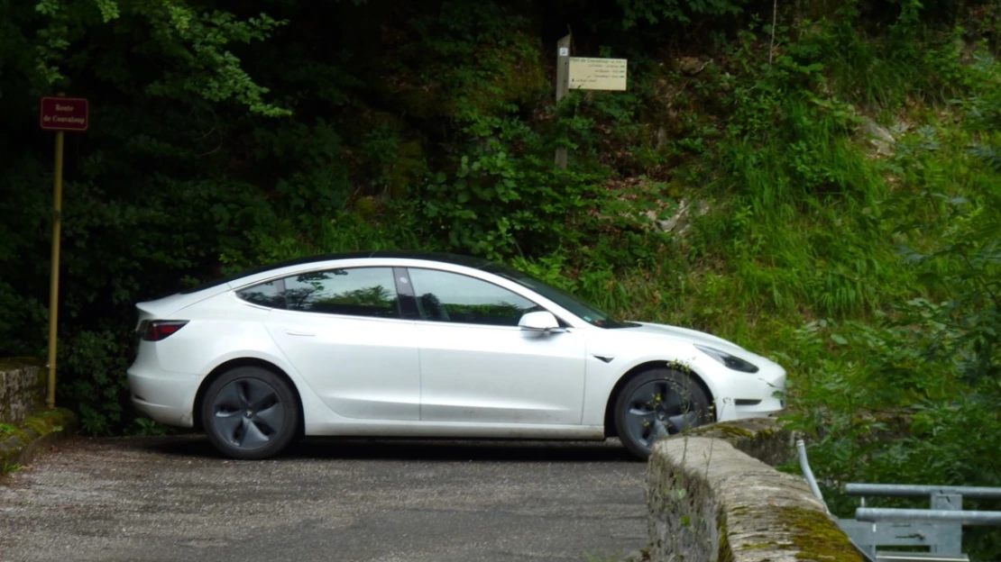 Kockázatot vállal a Tesla a legújabb áremelésével