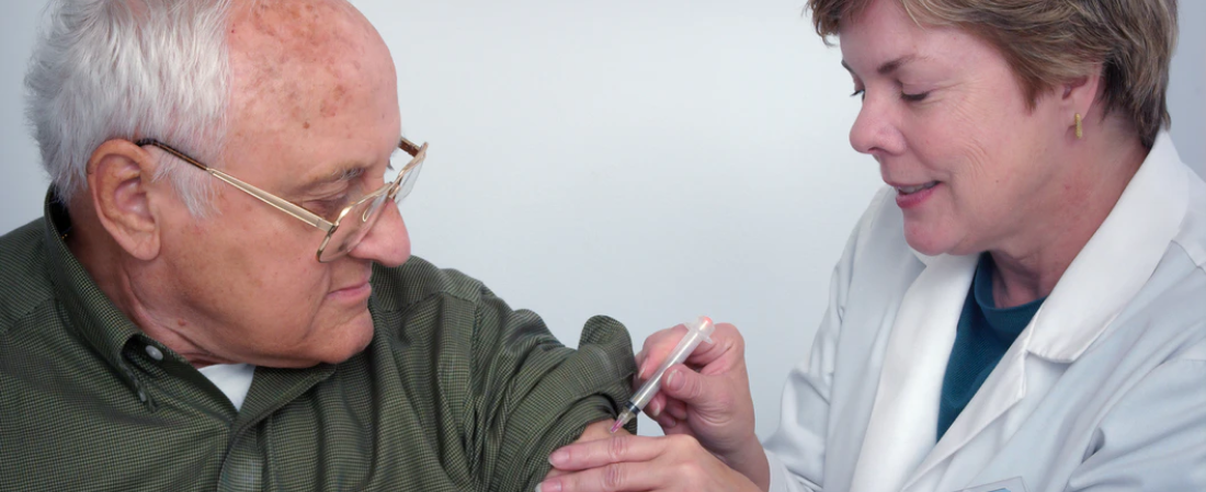 Franciaországban a 65 év felettiek is megkaphatják az Astrazeneca vakcináját