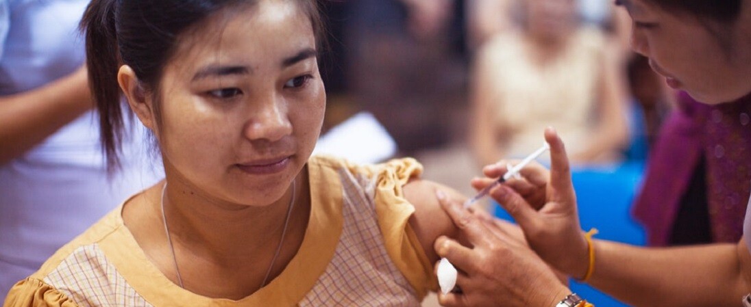 Klinikai tesztelés alatt a tyúktojás-vakcina – évente egymilliárd készülhet belőle