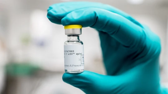 Omikron a régióban: a csehek szerint mérlegelni kell a kötelező oltás bevezetését
