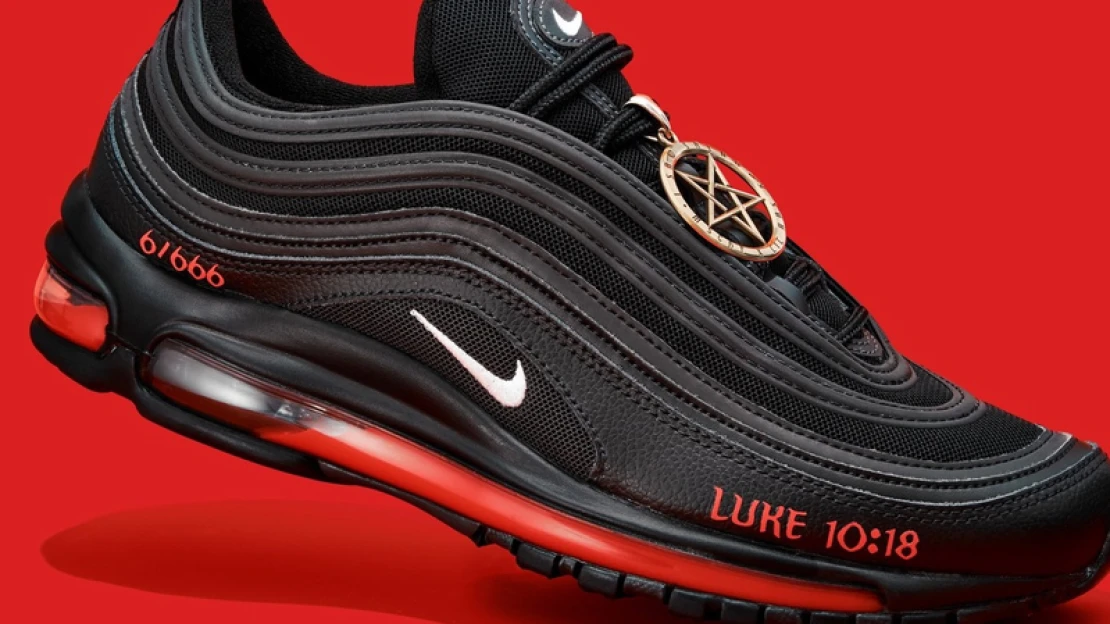 666 pár emberi vérrel készült Nike cipőt dobtak piacra