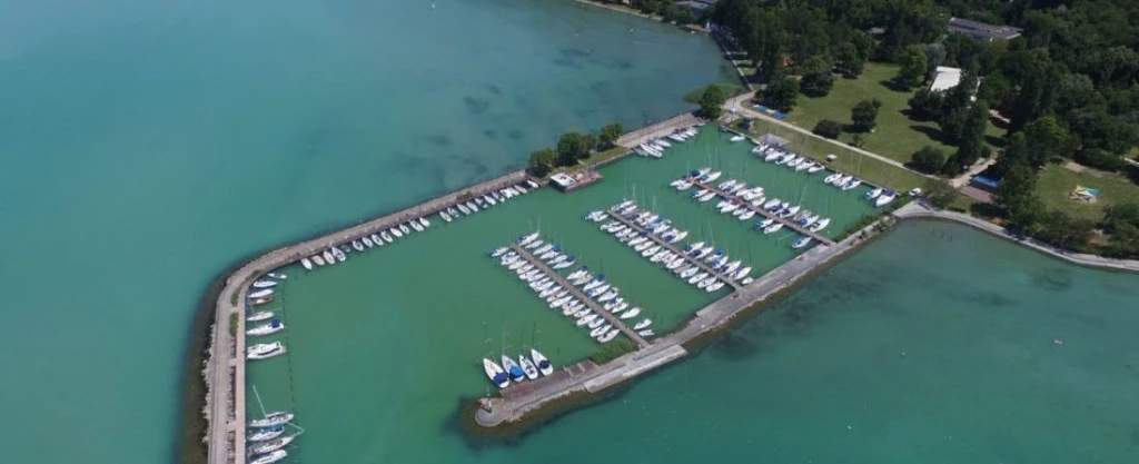 Az Appeninn Nyrt. portfóliójába tartozó Club Aliga felülnézetből. Fotó: Appeninn