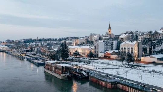 Három év: így jutott Szerbia az államcsőd széléről a maastrichti adósságkritériumok teljesítéséig