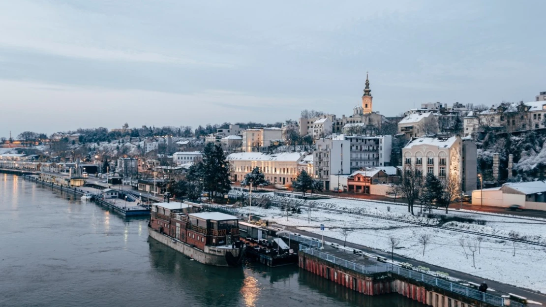 Három év: így jutott Szerbia az államcsőd széléről a maastrichti adósságkritériumok teljesítéséig