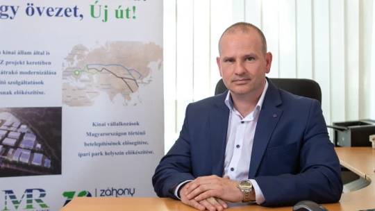 CELIZ – Sín kelet és nyugat között