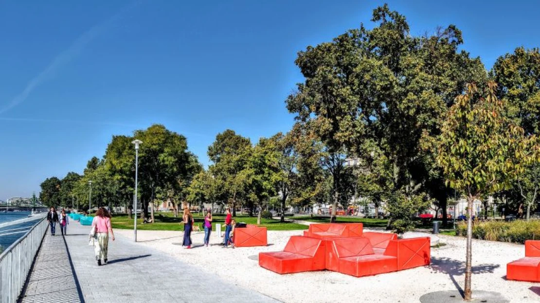 Zsebparkok, fluoreszkáló zebrák, okospad – a budapestiek dönthetik el, mire adjon a város egymilliárdot