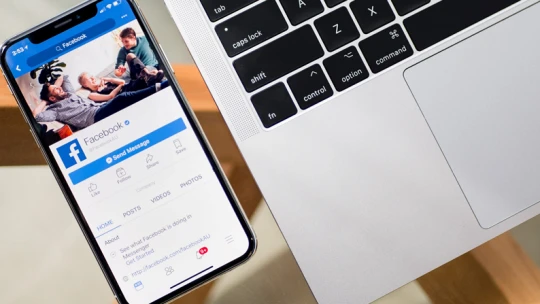 Mégis mi ez az egész? Pattanásig feszült az Apple és a Facebook évek óta tartó hidegháborúja