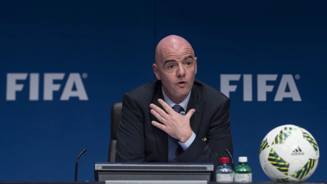 Válságtanácskozást tart Infantino a FIFA vezetőivel, elsöpörheti az elnököt a világbajnokság kiárusításának terve