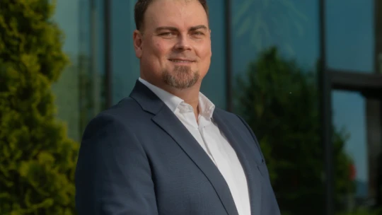 Adat. Technológia. Új munkahelyek. Új üzemeltetés.