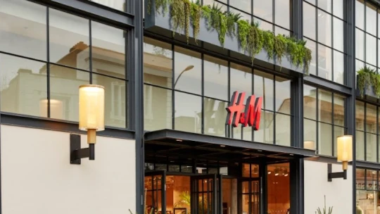 Ahogy enyhültek a korlátozások, rögtön megugrottak a H&M eladásai
