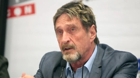 Botrányhős techmogul gyilkossági gyanúval és politikai ambíciókkal – John McAfee, a McAfee vírusirtó atyjának életútja