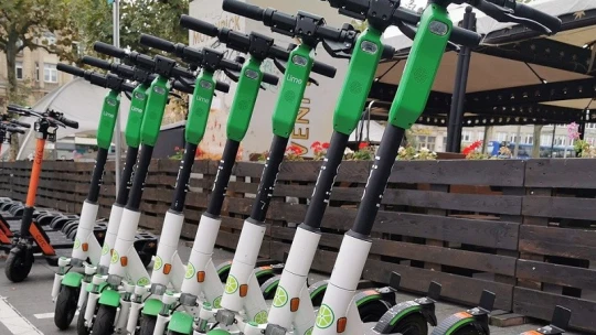 Terjeszkedik a Lime, vidéken is indul e-roller szolgáltatás