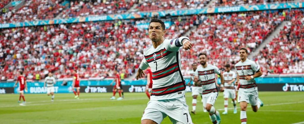 Milliárdos mínuszt okozott a Coca-Colának Ronaldo budapesti akciója