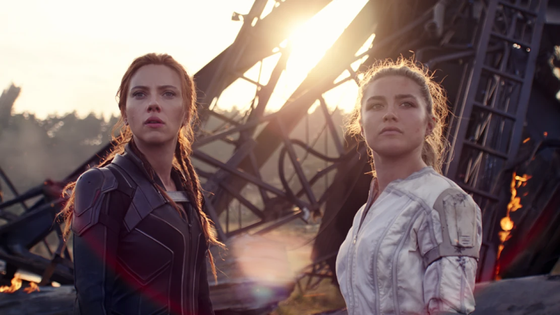 Saját maga alatt vágja a fát a Disney a Fekete Özvegy dupla bemutatójával