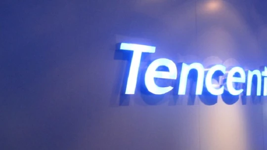 Tűz alatt a kínai tech-szektor, épp a helyi Facebookra szálltak rá
