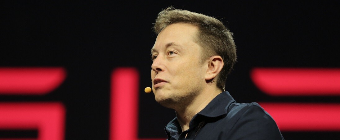 Elon Musk előbb beleszállt aztán beszállt a Twitterbe