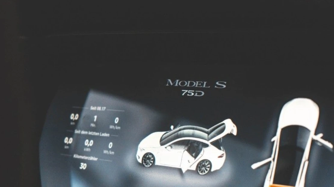 Furcsa tárolókat találtak a Tesla építkezésén, büntetést kaphat Musk