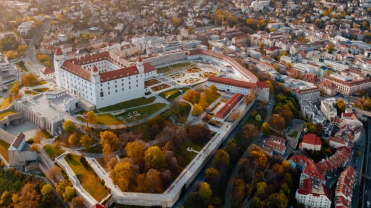 Vezető ügyészek a vádpadon – hol tart most Szlovákia legsúlyosabb lehallgatási botránya?