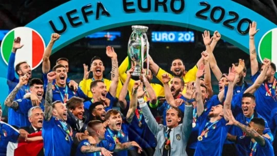 A futball, de nem a fenntarthatóság ünnepe volt az Eb, a bolygó csak veszített vele