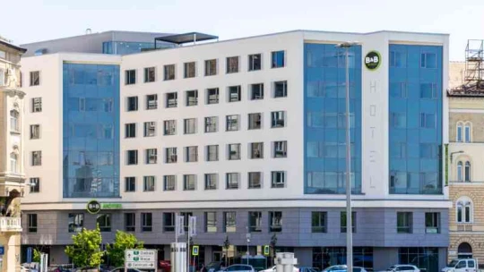 Új, dunai panorámás hotel nyílt Budapesten