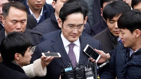 Kijöhet a börtönből a Samsung vesztegetésért elítélt vezetője