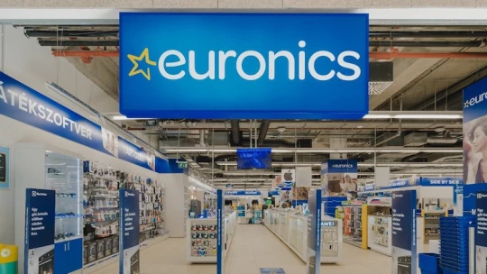 Az Euronics közzétette, mennyit keresnek náluk a raktárostól az áruházvezetőig