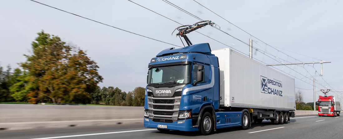 Már tesztelik a kamiontrolikat Németországban, akár elektromosak is lehetnek az autópályák