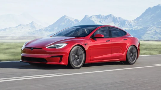 A chiphiány ellenére is rekord negyedévet zárt a Tesla, más gyártók kevésbé lehetnek boldogok