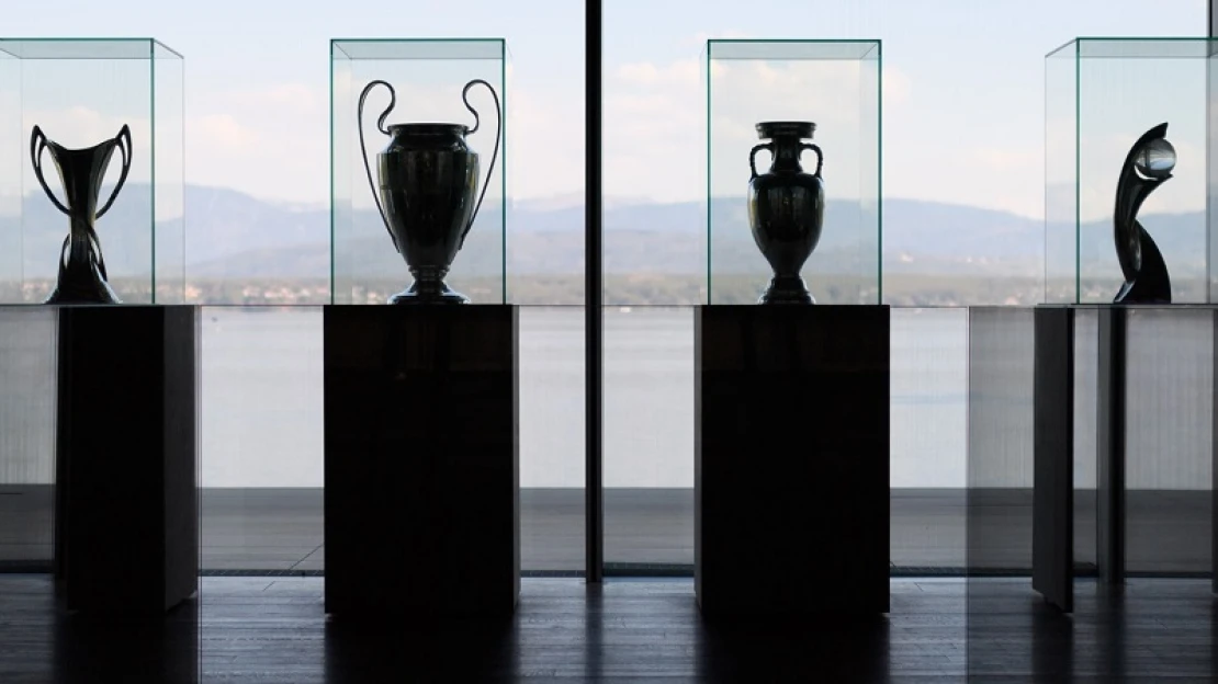 Luxusadót és fizetési plafont vezetne be az UEFA