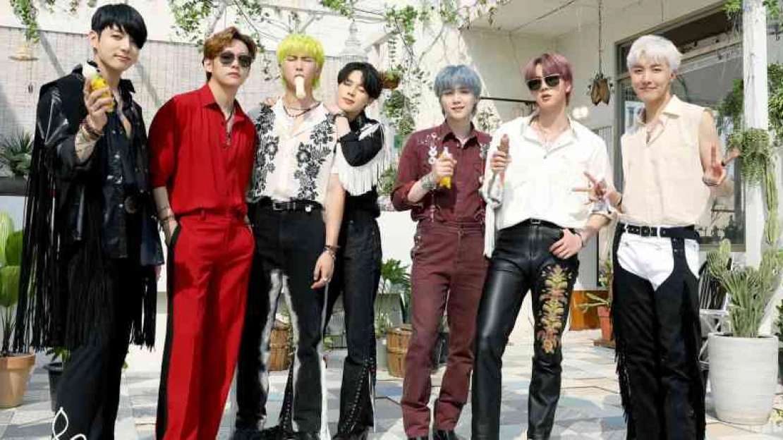 Tinédzserként kiválasztották és kiképezték őket, hogy aztán milliárdos popsikert hozzanak ügynökségüknek